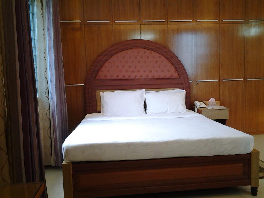 Hotel Afford Inn Dhaka Buitenkant foto
