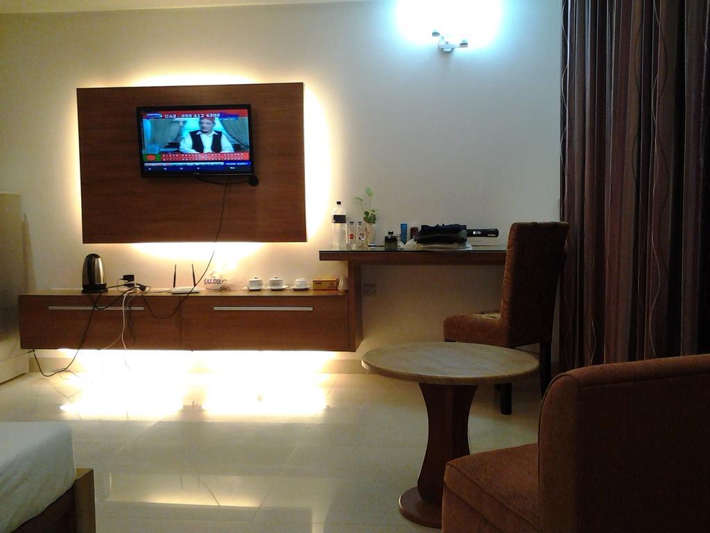 Hotel Afford Inn Dhaka Buitenkant foto